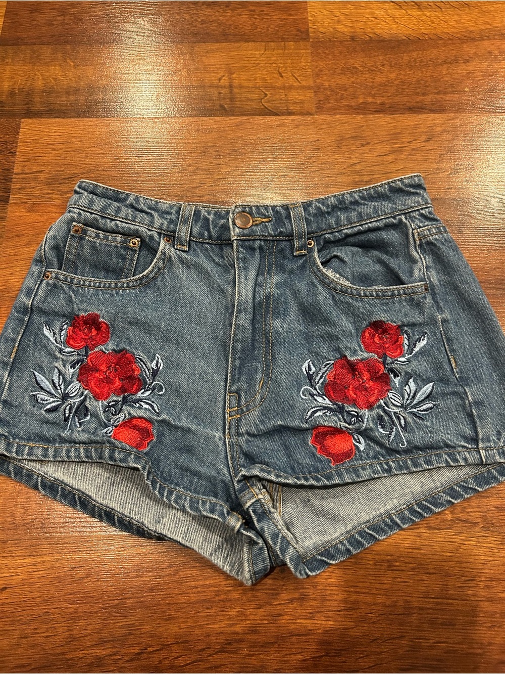 H&M Coachella Embroidered Red Floral Denim Jean High Waisted Shorts Sz 6